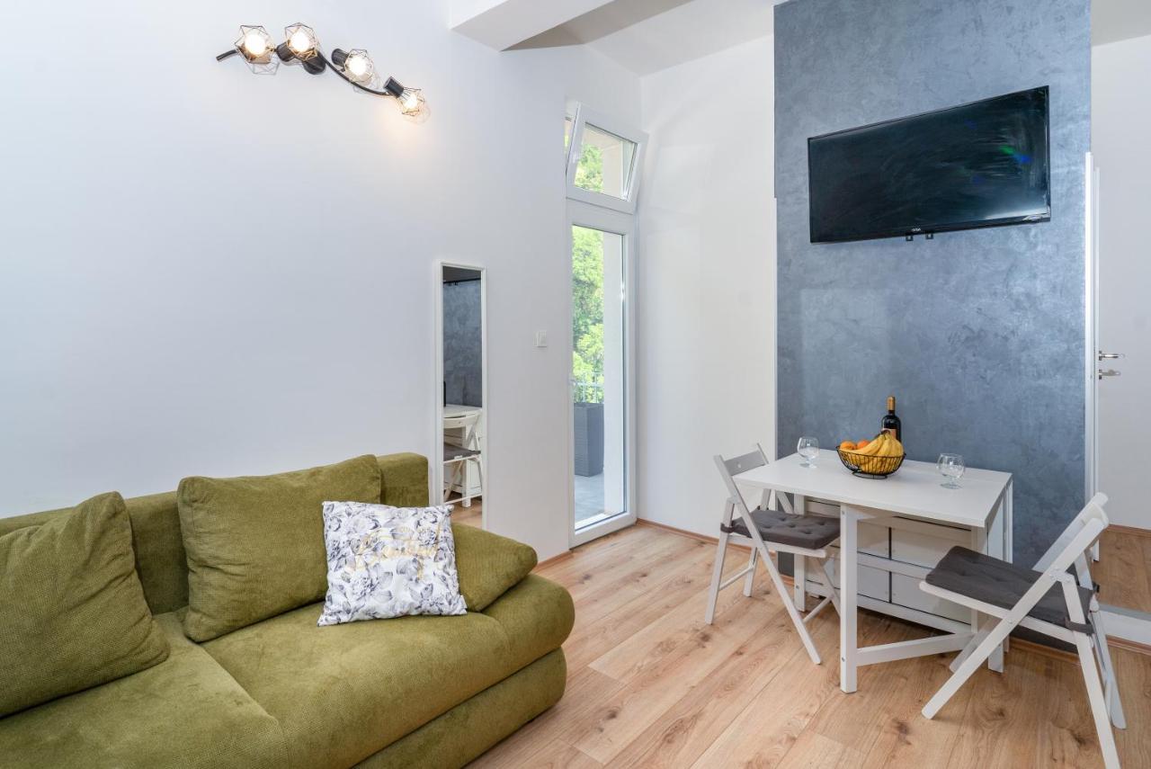Stunning Apartment In Quiet Street Near Center With Free Parking 4 Floor Rijeka Eksteriør bilde