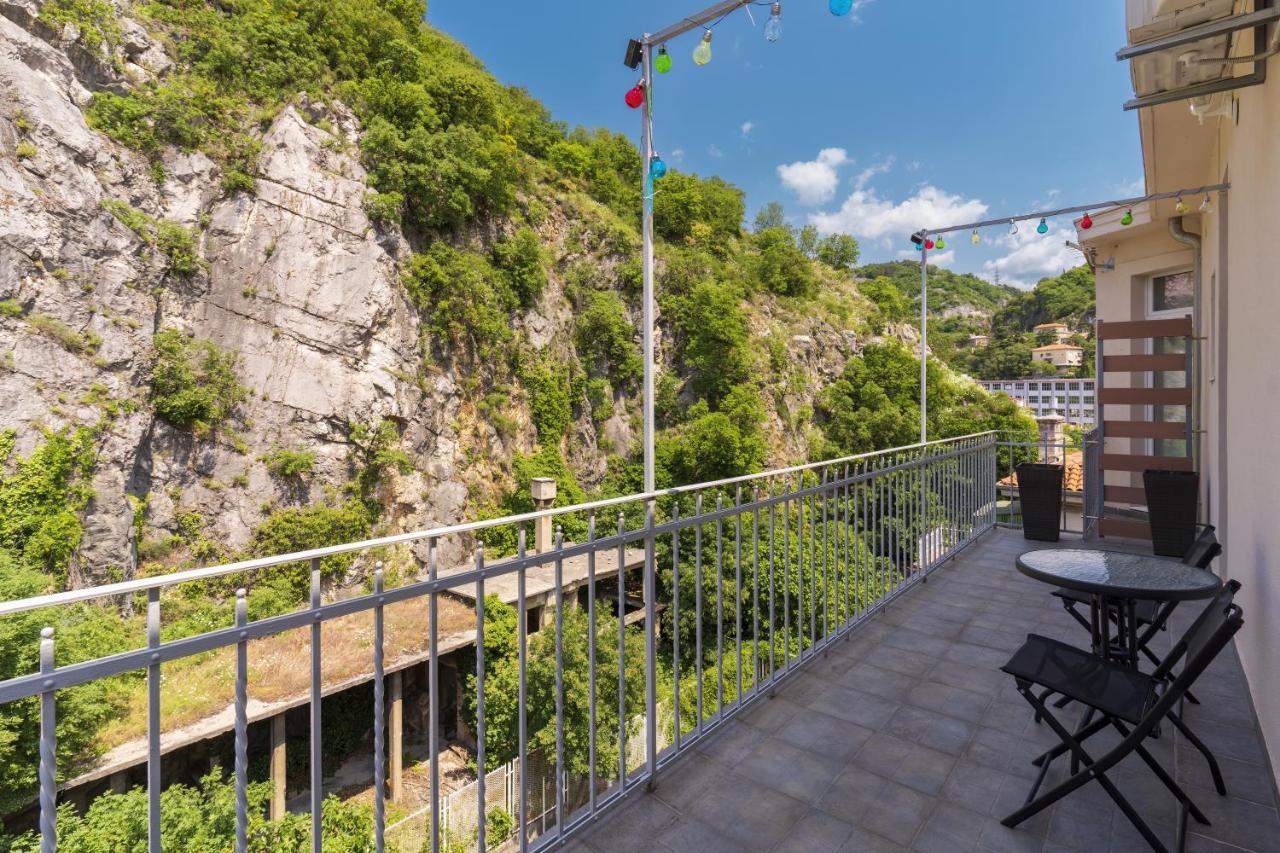 Stunning Apartment In Quiet Street Near Center With Free Parking 4 Floor Rijeka Eksteriør bilde